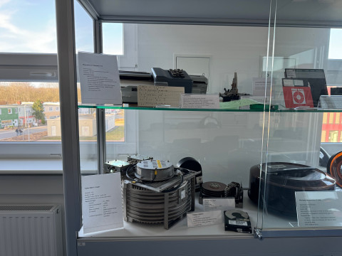 Vitrine3_linke_Seite_oben
