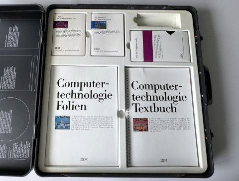I00304_Koffer_IBM_Computertechnologie_untereEbene