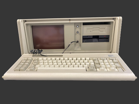 I00306_IBM_Portable_Personal_Computer_Boden_offen_01