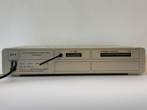 I00320_KC85-4_BasicDevice_Rueckseite