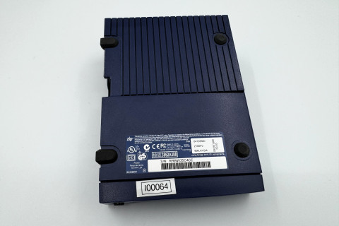 I00064_Iomega_Zip_100_Unterseite