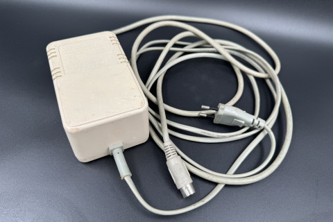 I00404_Commodore_1541-II_FloppyDiskDrive_Netzteil
