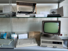 Vitrine2_rechte_Seite