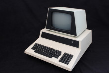 I00012_Commodore_CBM3016